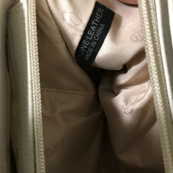 Fossil Vintage Cream with Tan Accent Leather Silver Key Purse - Picture 9 of 9